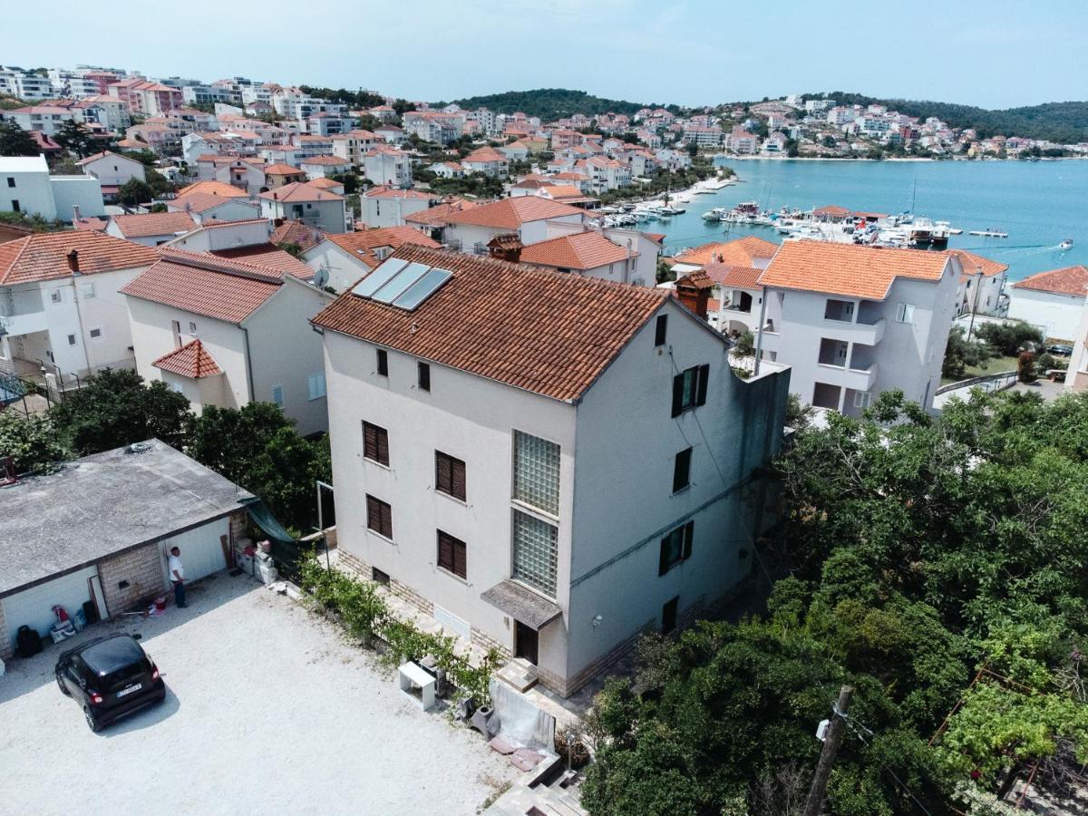 Studio-Appartements Emwey Trogir Exterior photo